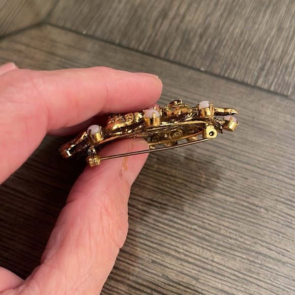 Vintage AUSTRIA Gold-tone Pin with Pink Glass Stones Art Glass Pink Cabochon - Picture 8 of 16